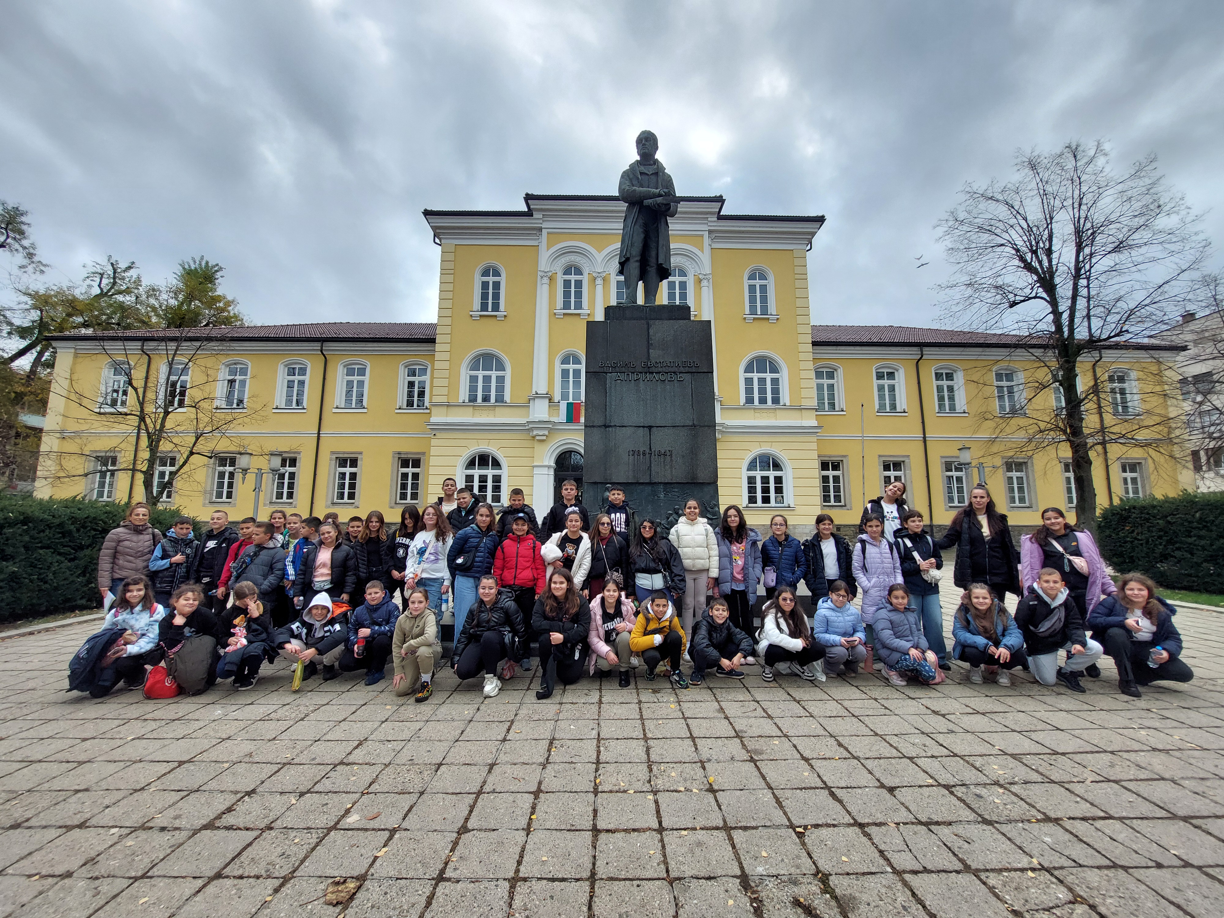 V клас на приключение: От Ferrari в Габрово до тайните на "Бачо Киро"